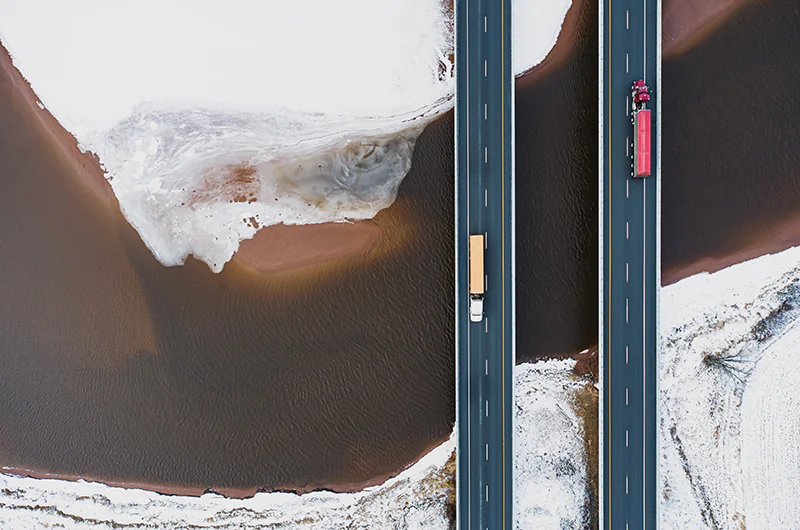 Bird's eye view of an auto bridge